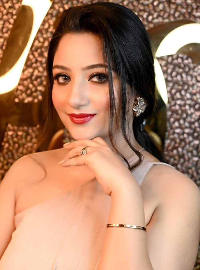 Kritika Dhall influencer